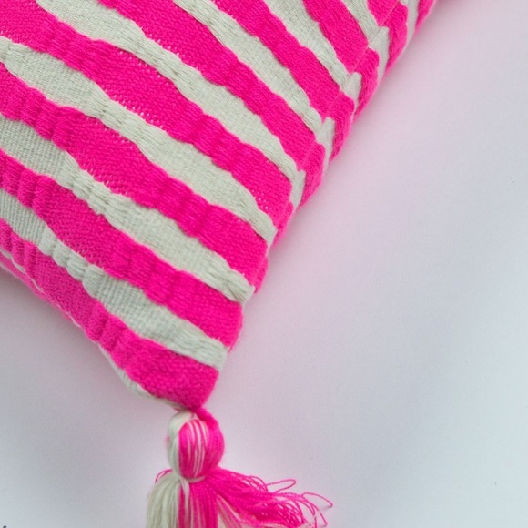 Archive for Anthropologie hot pink pillows - Picture 10 of 16